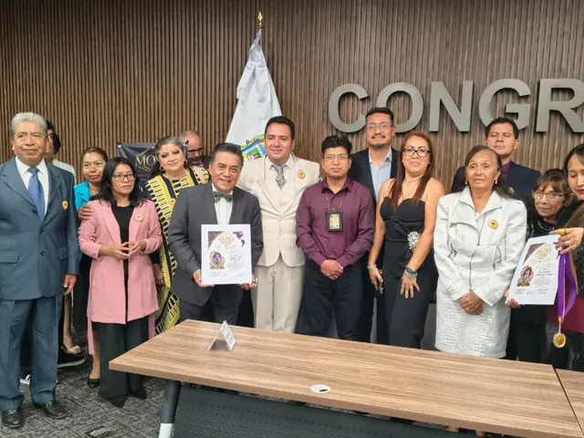 Grupo de participantes durante un encuentro de vinculación institucional