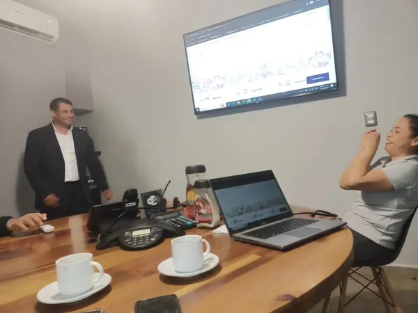 Reunión de trabajo en oficina